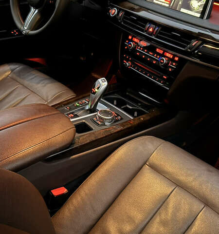 Белый БМВ Х5, объемом двигателя 3 л и пробегом 225 тыс. км за 28999 $, фото 24 на Automoto.ua