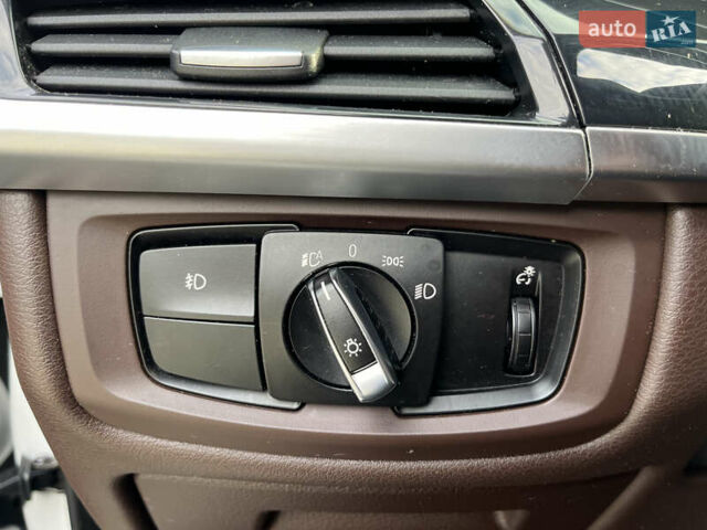 Белый БМВ Х5, объемом двигателя 3 л и пробегом 302 тыс. км за 18300 $, фото 12 на Automoto.ua