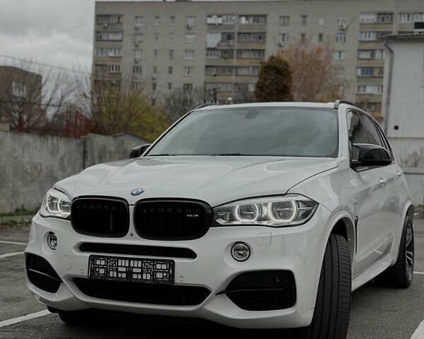 Белый БМВ Х5, объемом двигателя 2.99 л и пробегом 143 тыс. км за 34500 $, фото 1 на Automoto.ua