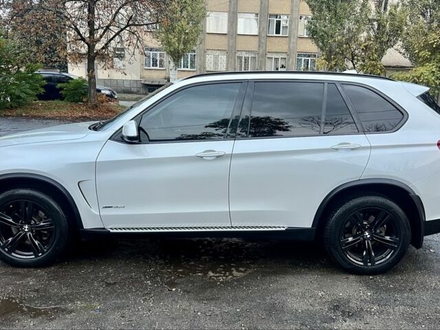 Белый БМВ Х5, объемом двигателя 3 л и пробегом 206 тыс. км за 29000 $, фото 15 на Automoto.ua