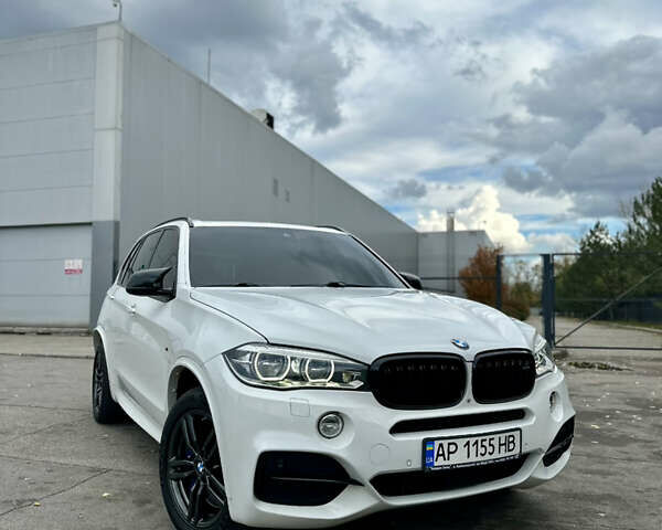 Белый БМВ Х5, объемом двигателя 3 л и пробегом 263 тыс. км за 35900 $, фото 7 на Automoto.ua