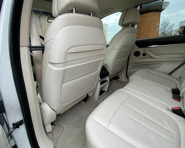 Білий БМВ Х5, об'ємом двигуна 2.99 л та пробігом 188 тис. км за 34800 $, фото 22 на Automoto.ua