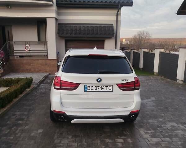 Белый БМВ Х5, объемом двигателя 3 л и пробегом 238 тыс. км за 28300 $, фото 6 на Automoto.ua