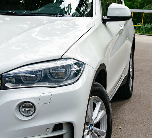 Белый БМВ Х5, объемом двигателя 2 л и пробегом 267 тыс. км за 23500 $, фото 6 на Automoto.ua