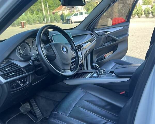 Белый БМВ Х5, объемом двигателя 2 л и пробегом 220 тыс. км за 27500 $, фото 6 на Automoto.ua