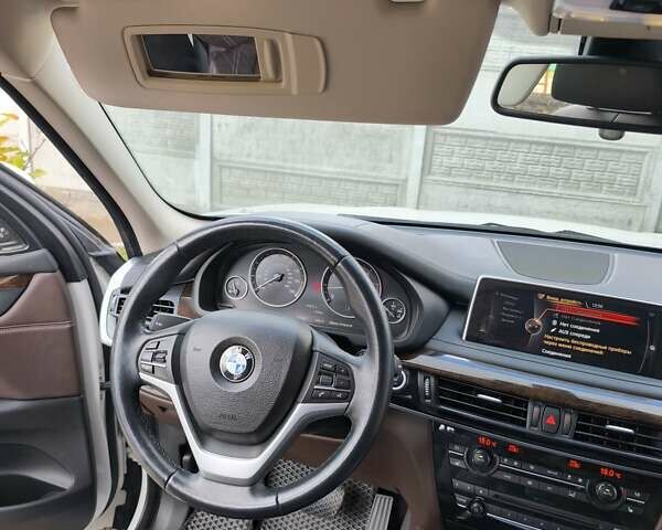 Белый БМВ Х5, объемом двигателя 3 л и пробегом 85 тыс. км за 25000 $, фото 21 на Automoto.ua