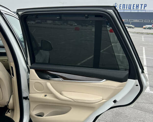 Белый БМВ Х5, объемом двигателя 2.98 л и пробегом 172 тыс. км за 22499 $, фото 15 на Automoto.ua