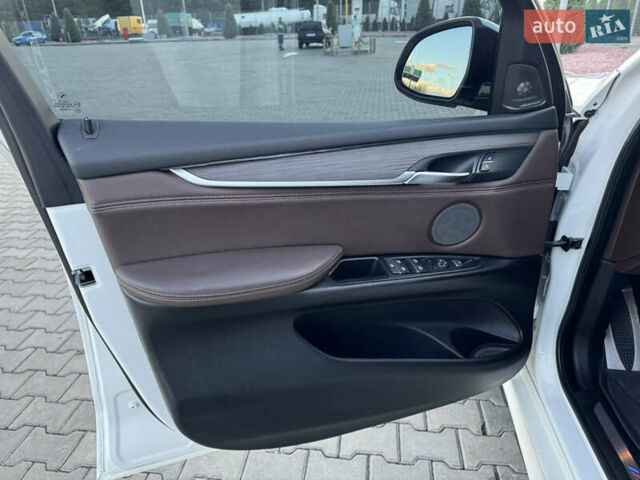 БМВ Х5 2014 в Днепре (Днепропетровске) на Automoto.ua Белый БМВ Х5, объемом двигателя 2.98 л и пробегом 140 тыс. км за 29000 $, фото 14 на Automoto.ua