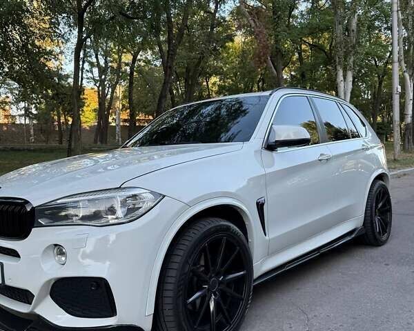 Белый БМВ Х5, объемом двигателя 3 л и пробегом 187 тыс. км за 21999 $, фото 7 на Automoto.ua