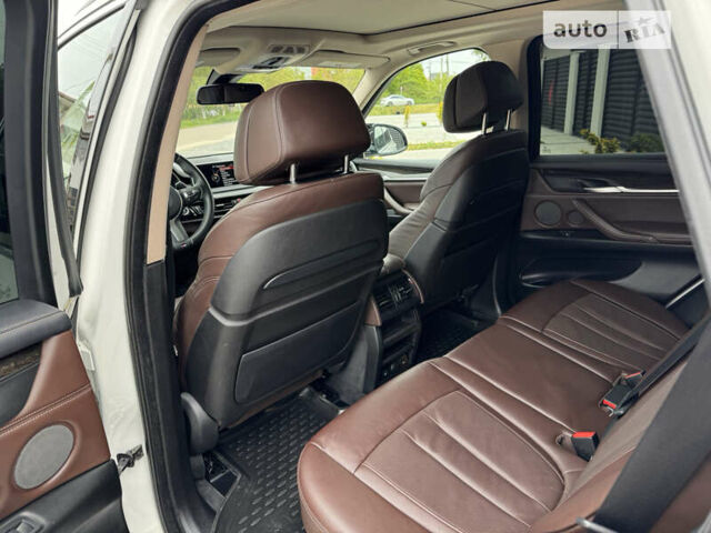 Білий БМВ Х5, об'ємом двигуна 2.99 л та пробігом 185 тис. км за 35000 $, фото 26 на Automoto.ua