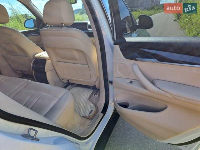 Белый БМВ Х5, объемом двигателя 3 л и пробегом 225 тыс. км за 22500 $, фото 1 на Automoto.ua