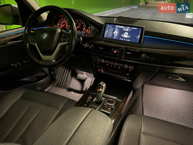 Белый БМВ Х5, объемом двигателя 3 л и пробегом 159 тыс. км за 25000 $, фото 12 на Automoto.ua