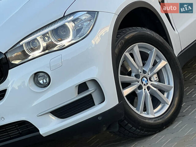 Белый БМВ Х5, объемом двигателя 2 л и пробегом 169 тыс. км за 23800 $, фото 3 на Automoto.ua