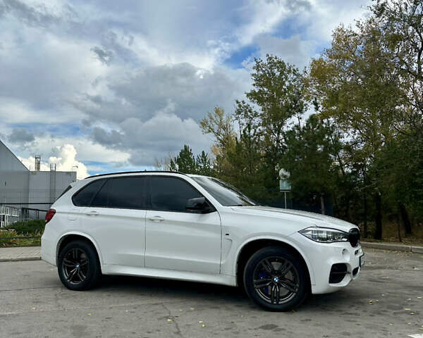 Белый БМВ Х5, объемом двигателя 3 л и пробегом 263 тыс. км за 35900 $, фото 12 на Automoto.ua