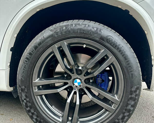 Белый БМВ Х5, объемом двигателя 3 л и пробегом 263 тыс. км за 35900 $, фото 21 на Automoto.ua