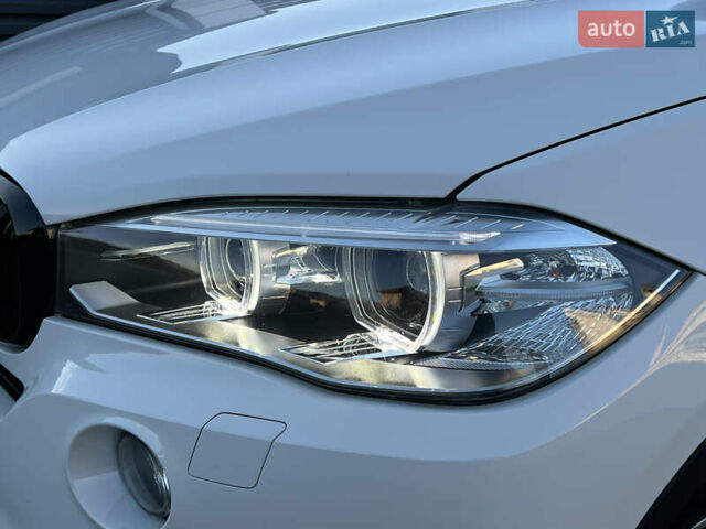 Белый БМВ Х5, объемом двигателя 2 л и пробегом 169 тыс. км за 23800 $, фото 52 на Automoto.ua