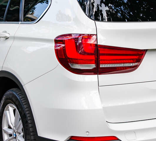 Белый БМВ Х5, объемом двигателя 2 л и пробегом 267 тыс. км за 23500 $, фото 10 на Automoto.ua