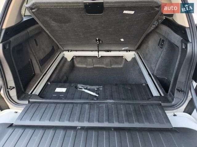 Белый БМВ Х5, объемом двигателя 3 л и пробегом 85 тыс. км за 25000 $, фото 14 на Automoto.ua
