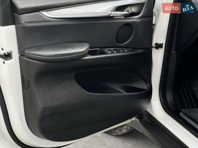 Белый БМВ Х5, объемом двигателя 2.98 л и пробегом 135 тыс. км за 20000 $, фото 24 на Automoto.ua