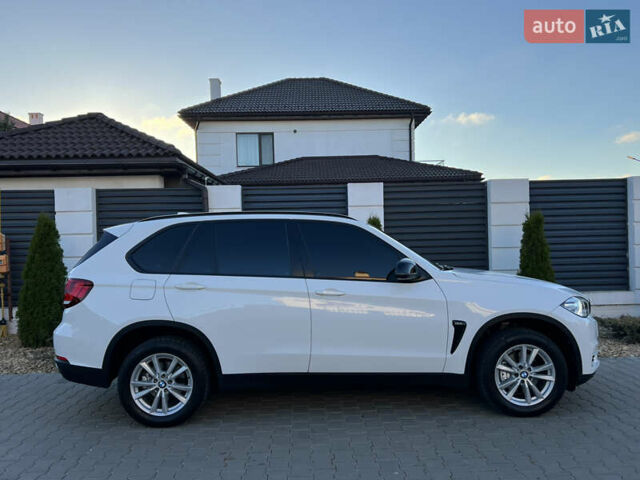 Белый БМВ Х5, объемом двигателя 2 л и пробегом 169 тыс. км за 23800 $, фото 63 на Automoto.ua