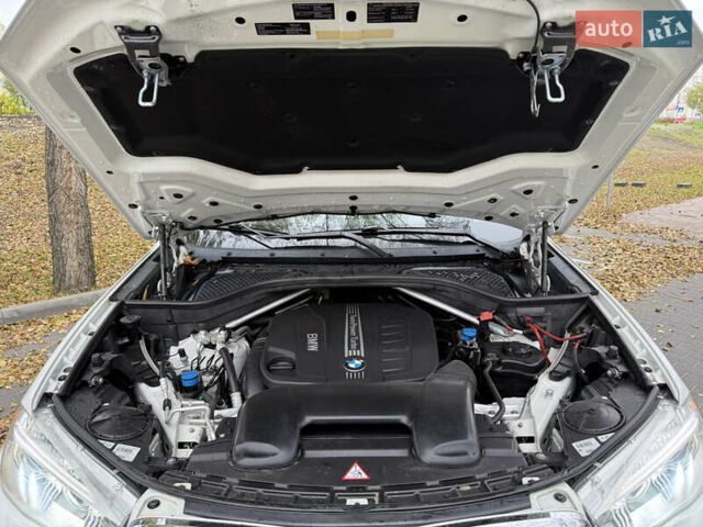 Белый БМВ Х5, объемом двигателя 3 л и пробегом 287 тыс. км за 23999 $, фото 55 на Automoto.ua