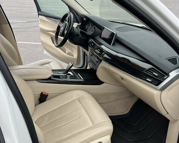 Белый БМВ Х5, объемом двигателя 2.98 л и пробегом 172 тыс. км за 22499 $, фото 17 на Automoto.ua