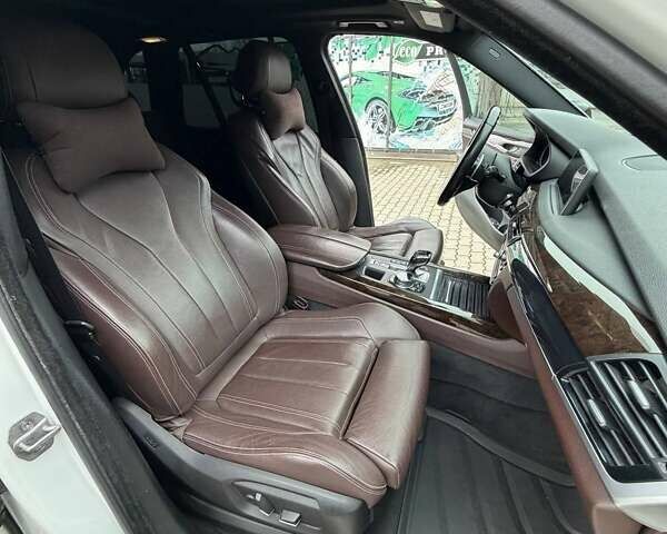 Білий БМВ Х5, об'ємом двигуна 2.98 л та пробігом 160 тис. км за 26500 $, фото 13 на Automoto.ua