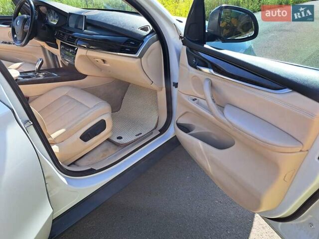 Белый БМВ Х5, объемом двигателя 3 л и пробегом 225 тыс. км за 22500 $, фото 5 на Automoto.ua