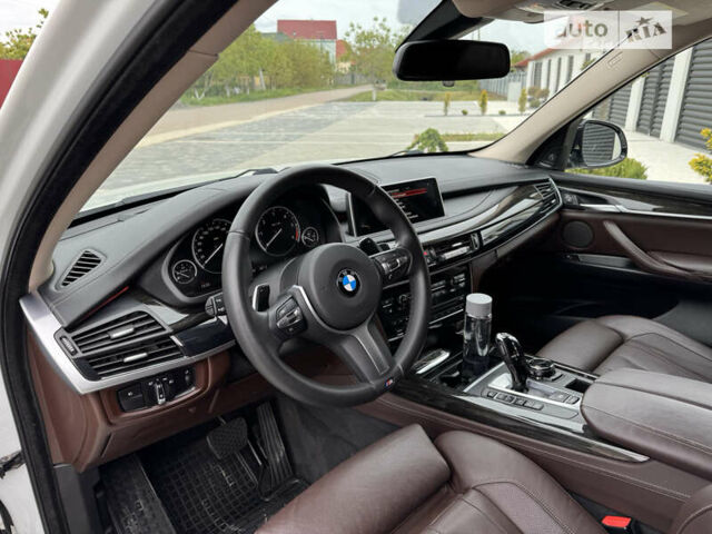 Білий БМВ Х5, об'ємом двигуна 2.99 л та пробігом 185 тис. км за 35000 $, фото 15 на Automoto.ua