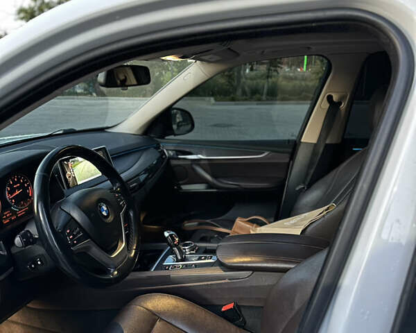 Білий БМВ Х5, об'ємом двигуна 3 л та пробігом 140 тис. км за 21500 $, фото 8 на Automoto.ua