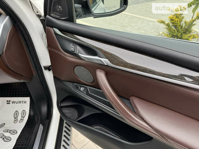 Білий БМВ Х5, об'ємом двигуна 2.99 л та пробігом 185 тис. км за 35000 $, фото 31 на Automoto.ua