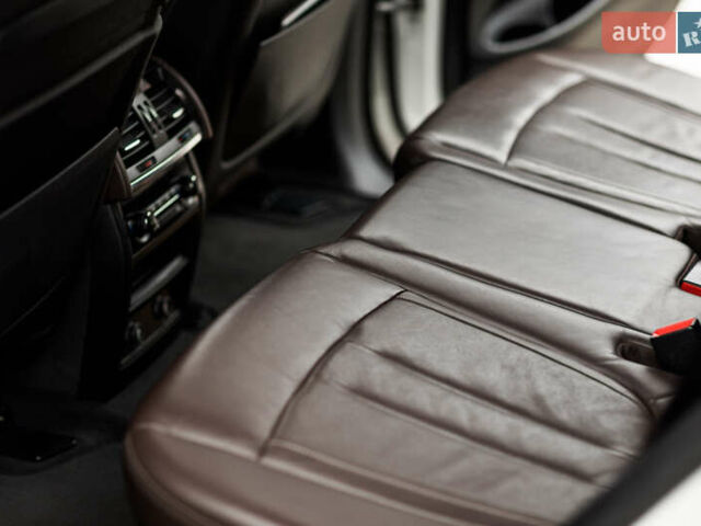 Белый БМВ Х5, объемом двигателя 4.39 л и пробегом 150 тыс. км за 26400 $, фото 18 на Automoto.ua