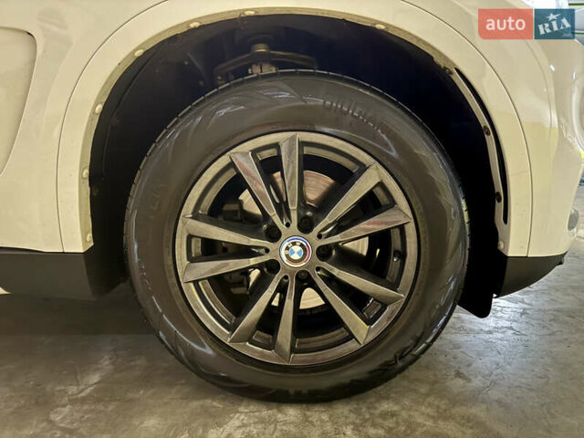 Білий БМВ Х5, об'ємом двигуна 3 л та пробігом 180 тис. км за 35000 $, фото 16 на Automoto.ua