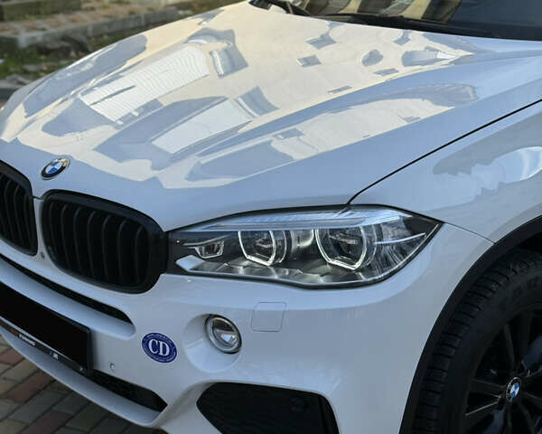 Белый БМВ Х5, объемом двигателя 2.98 л и пробегом 218 тыс. км за 21700 $, фото 2 на Automoto.ua