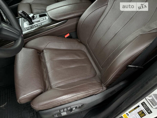 Білий БМВ Х5, об'ємом двигуна 2.99 л та пробігом 185 тис. км за 35000 $, фото 18 на Automoto.ua