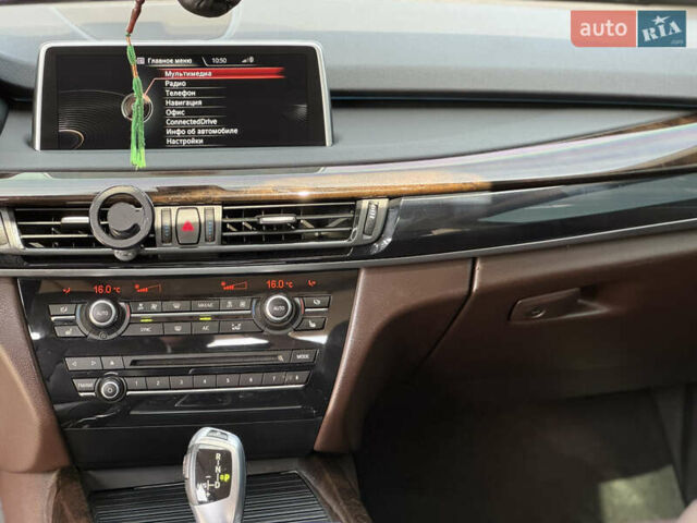 Белый БМВ Х5, объемом двигателя 2.99 л и пробегом 265 тыс. км за 27900 $, фото 18 на Automoto.ua