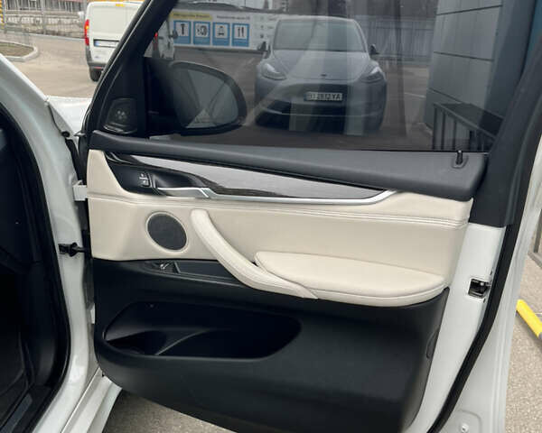 Білий БМВ Х5, об'ємом двигуна 3 л та пробігом 102 тис. км за 25500 $, фото 18 на Automoto.ua