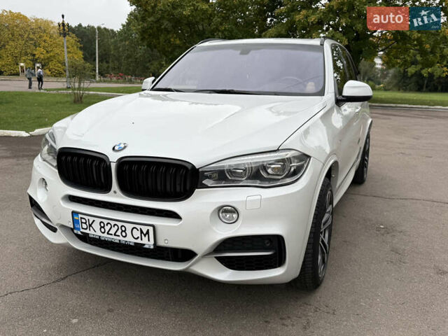 Білий БМВ Х5, об'ємом двигуна 2.99 л та пробігом 215 тис. км за 35000 $, фото 33 на Automoto.ua