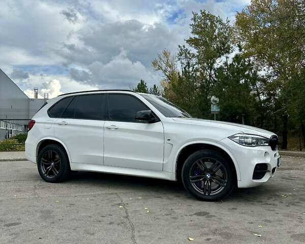 Белый БМВ Х5, объемом двигателя 3 л и пробегом 263 тыс. км за 35900 $, фото 11 на Automoto.ua