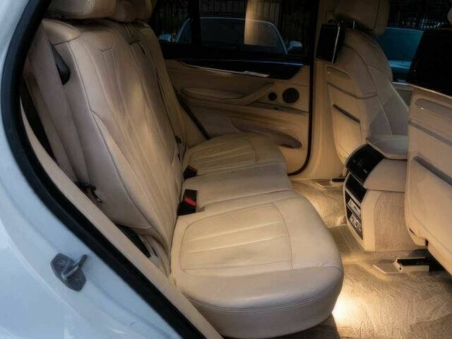 Белый БМВ Х5, объемом двигателя 3 л и пробегом 86 тыс. км за 3100 $, фото 9 на Automoto.ua