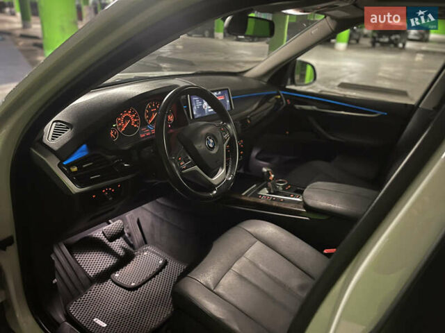 Белый БМВ Х5, объемом двигателя 3 л и пробегом 159 тыс. км за 25000 $, фото 6 на Automoto.ua