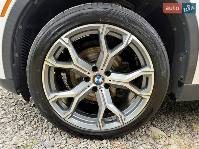 Білий БМВ Х5, об'ємом двигуна 2.99 л та пробігом 281 тис. км за 27500 $, фото 17 на Automoto.ua