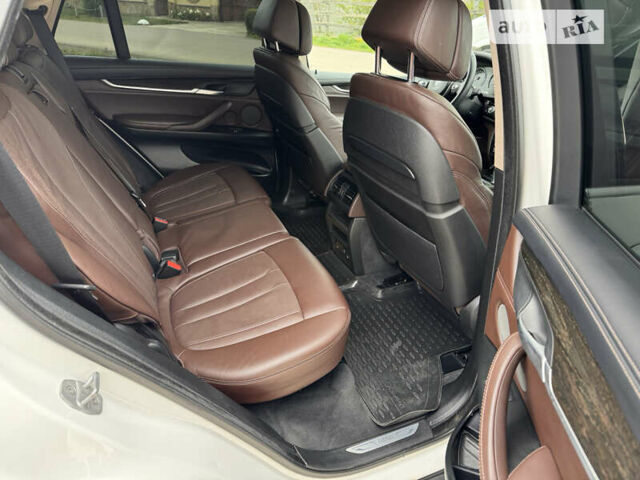 Білий БМВ Х5, об'ємом двигуна 2.99 л та пробігом 185 тис. км за 35000 $, фото 27 на Automoto.ua