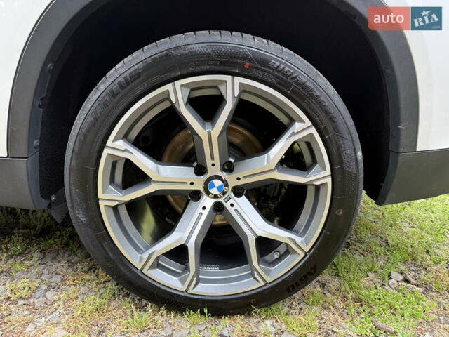 Білий БМВ Х5, об'ємом двигуна 2.99 л та пробігом 281 тис. км за 27500 $, фото 16 на Automoto.ua