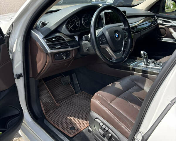 Білий БМВ Х5, об'ємом двигуна 3 л та пробігом 125 тис. км за 27800 $, фото 11 на Automoto.ua