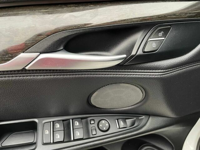 Белый БМВ Х5, объемом двигателя 3 л и пробегом 289 тыс. км за 26400 $, фото 8 на Automoto.ua