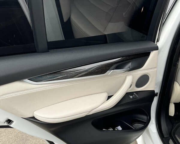 Білий БМВ Х5, об'ємом двигуна 3 л та пробігом 102 тис. км за 25500 $, фото 8 на Automoto.ua