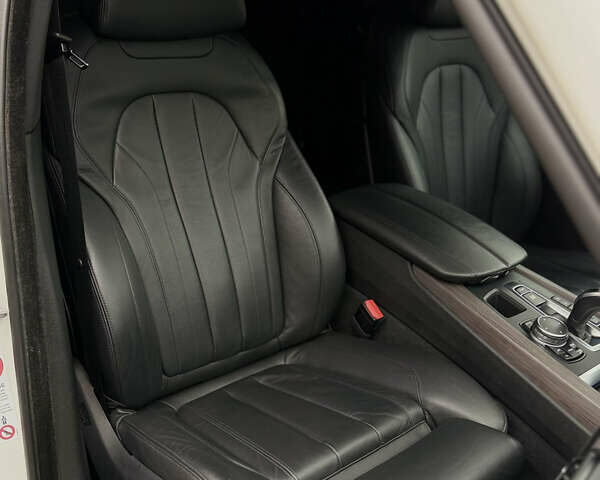 Белый БМВ Х5, объемом двигателя 2.99 л и пробегом 143 тыс. км за 34500 $, фото 15 на Automoto.ua