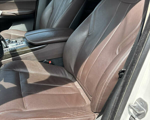 Білий БМВ Х5, об'ємом двигуна 3 л та пробігом 125 тис. км за 27800 $, фото 12 на Automoto.ua