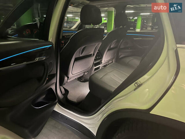 Белый БМВ Х5, объемом двигателя 3 л и пробегом 159 тыс. км за 25000 $, фото 13 на Automoto.ua